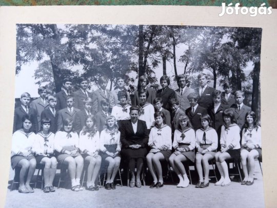 Régi 8.osztályos tablókép talán Üllő