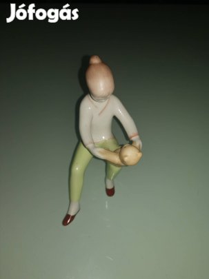 Régi Aquincum Budapest macival játszó lányka