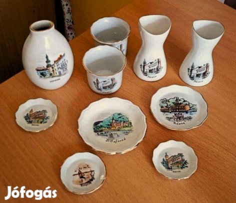 Régi Aquincum: gyűrűstálkák, kis vázák 10 db. porcelán dísztárgy