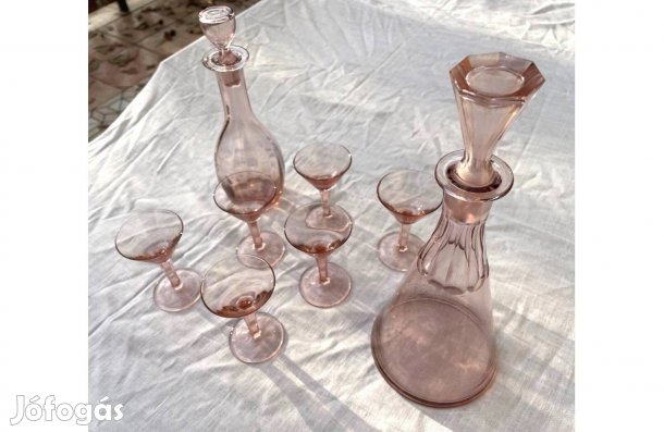 Régi Art deco lazacszínű talpas likőrös pohár készlet + likőrös üvegek