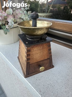 Régi Biedermeier kávédaráló