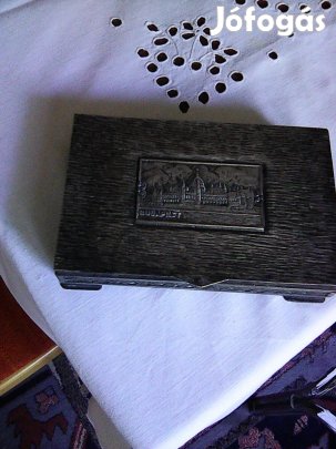 Régi Budapest feliratú iparművészeti fém fa betétes dísz doboz 10 cm