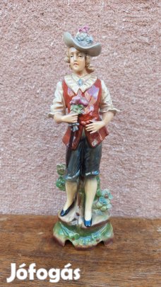 Régi Német porcelán kalapos fiú virággal szobor, 29 cm