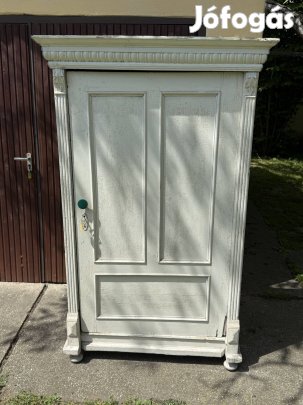 Régi Retro fehér festett ónémet szekrény 