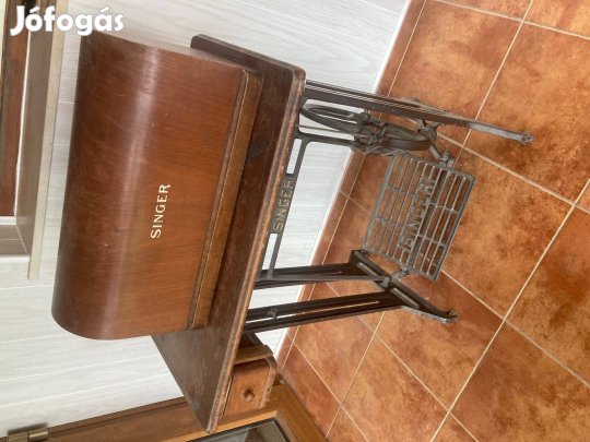 Régi Singer állványos varrógép - gyújtőknek