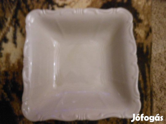 Régi Zsolnay szögletes tálalótál alján a peremén régi lepattanás