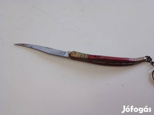 Régi , kicsi bicska vörösfenyő nyéllel,réz berakással 