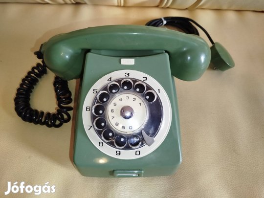 Régi , retro , vintage vezetékes , tárcsás zöld telefon 
