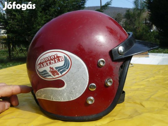 Régi , retró kiskőrösi bukósisak