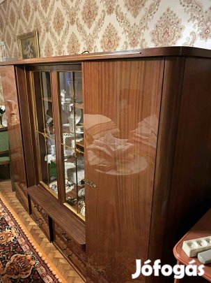 Régi, de jó állapotú szekrénysor eladó