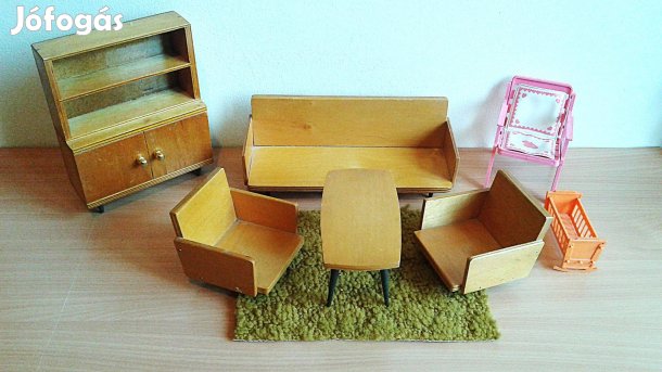 Régi, fa játék bababútor