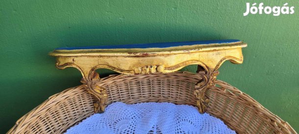 Régi, fából faragott, aranyozott kis konzol