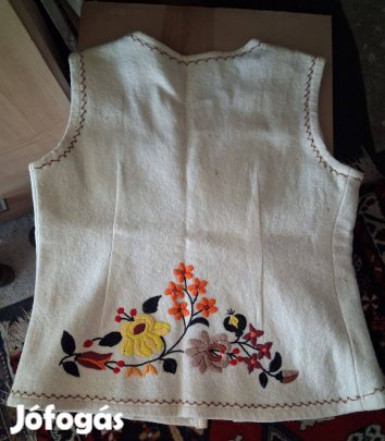 Régi, hímzett gyapjú mellény