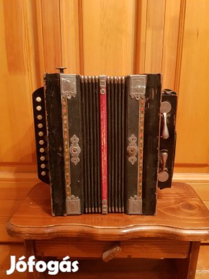 Régi, kisméretű harmonika