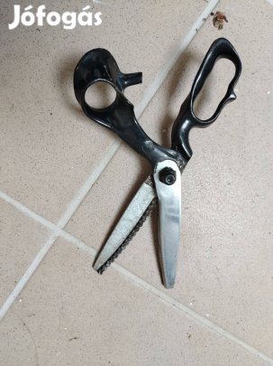 Régi, kovácsoltvas, speciális szabász ollók
