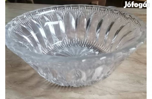 Régi, metszett üveg salátástál eladó!
