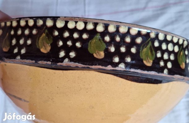 Régi, nagyméretű, mázas falitál