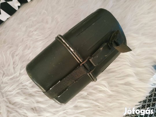 Régi, olajzöld, katonai fém csajka, ételhordó