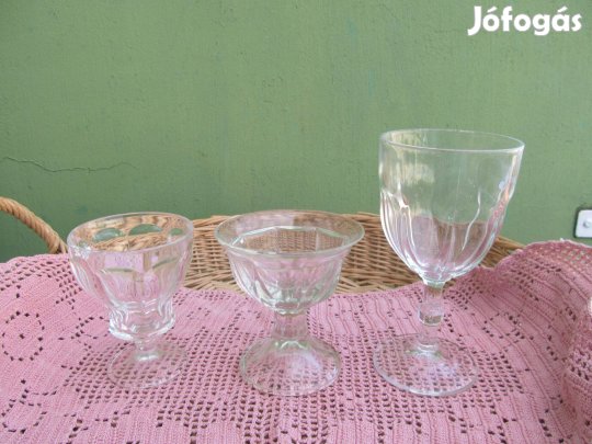 Régi, öntött üveg kehely 3 db