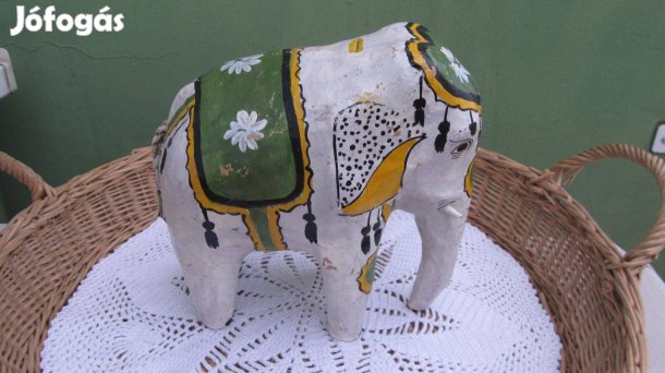 Régi, papírmasé elefánt