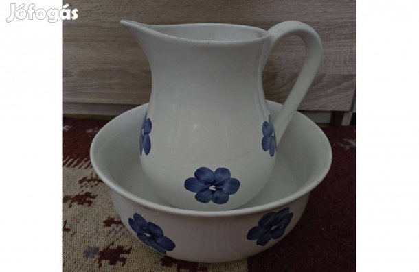 Régi, porcelán fürdőtál és kancsó