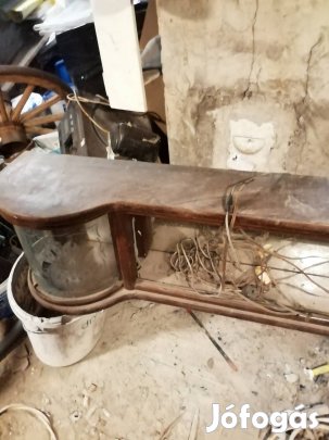 Régi ágy kiegészítő. 