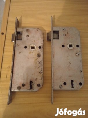 Régi ajtó bevésőzár