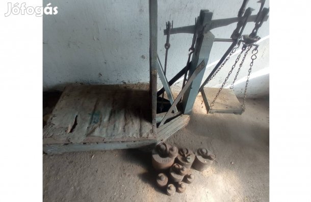 Régi antik fa mázsa súlyokkal eladó Kiskunfélegyházán
