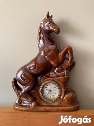 Régi art deco vekker kerámia paripa lovas asztali óra barna mázas