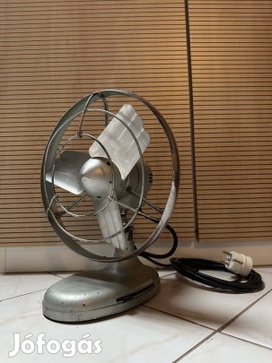 Régi asztali lámpa az ötvenes évekből ,a legtöbb irodában ilyen lámpa