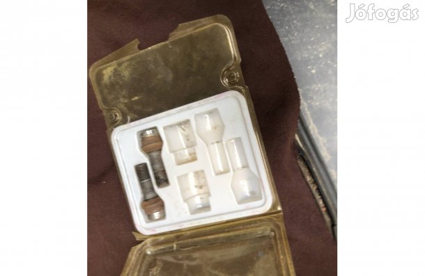 Régi autó csavar 2 db 3000 Ft