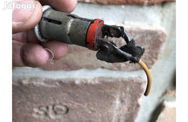 Régi autó szivargyújtó 1800 Ft :Lenti