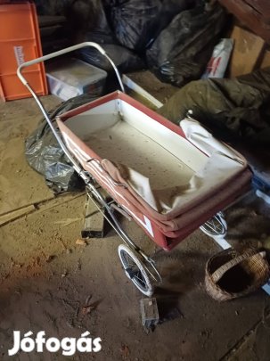 Régi babakocsi.