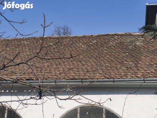 Régi bontott tetőcserép bontott tégla burkolatnak