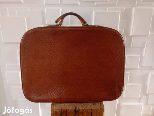 Régi bőr utazó bőrönd védő húzattal