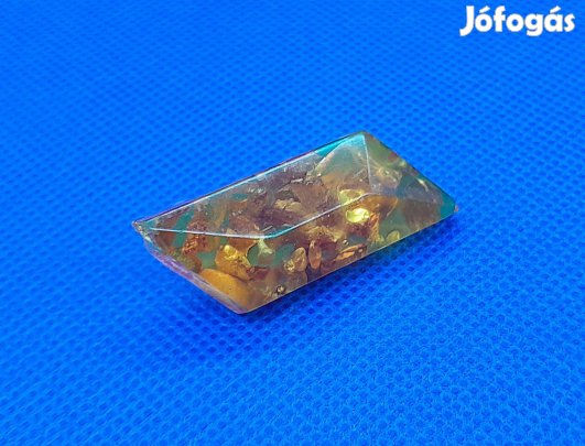 Régi borostyán kitűző trapéz forma