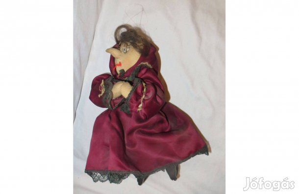Régi boszorkány 28 cm magas bordó ruha kendős