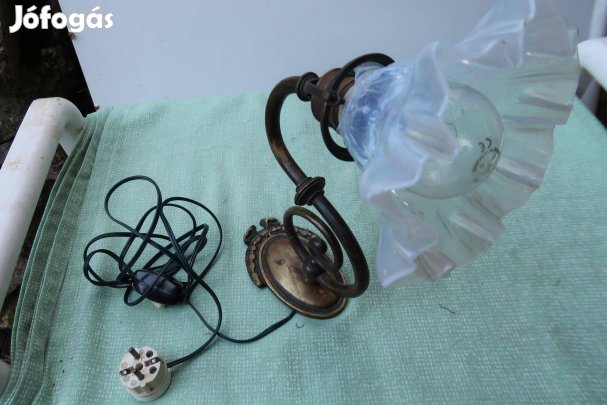 Régi bronz falilámpakar egyizzós szép űvegernyővel