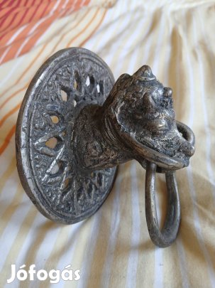 Régi bronz kopogtató. 9 cm átmérő.