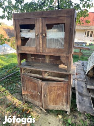 Régi bútorok,asztal szék