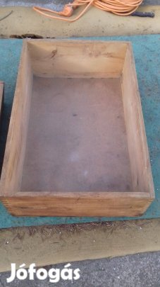 Régi csapolt fa tároló láda 25x32x8cm