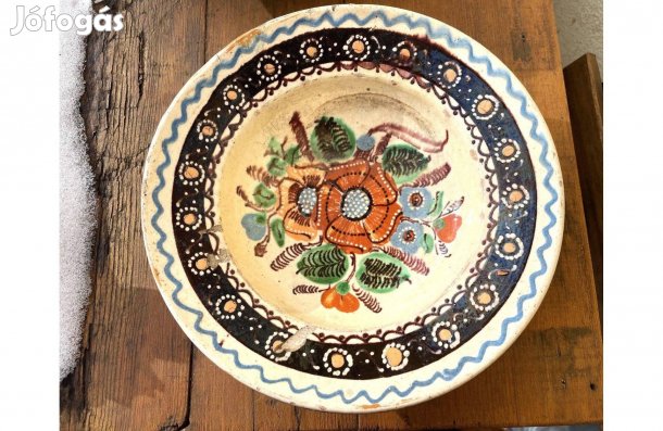 Régi cserép antik fali tányér kézzel festett virágmintás