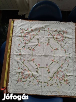 Régi csipke és keresztöltéses terítök