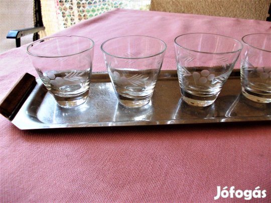 Régi csiszolt, metszett, 6 szem. stampedlis/likőröskészlet fém tálcán