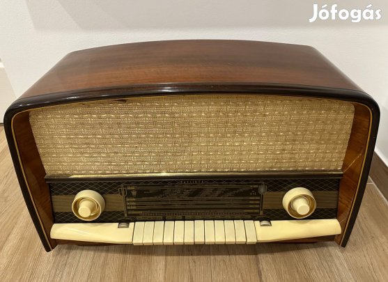 Régi csöves rádió, zongorabillentyűs (Pacsirta)