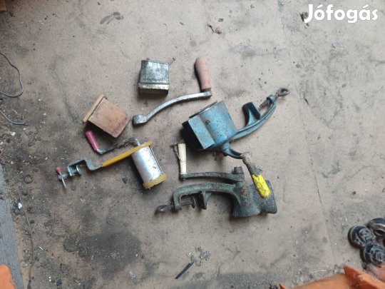 Régi daráló egyben.