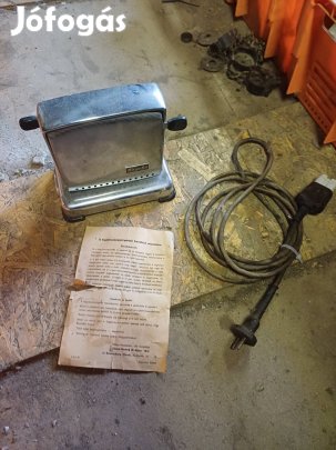 Régi-de új kenyér pirító.