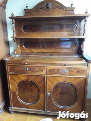 Régi diófa tálaló