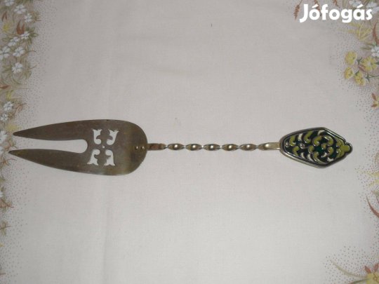 Régi díszes fém tortalapát, tálaló