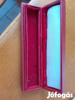 Régi ékszertartó bársony béléses doboz nyakláncnak